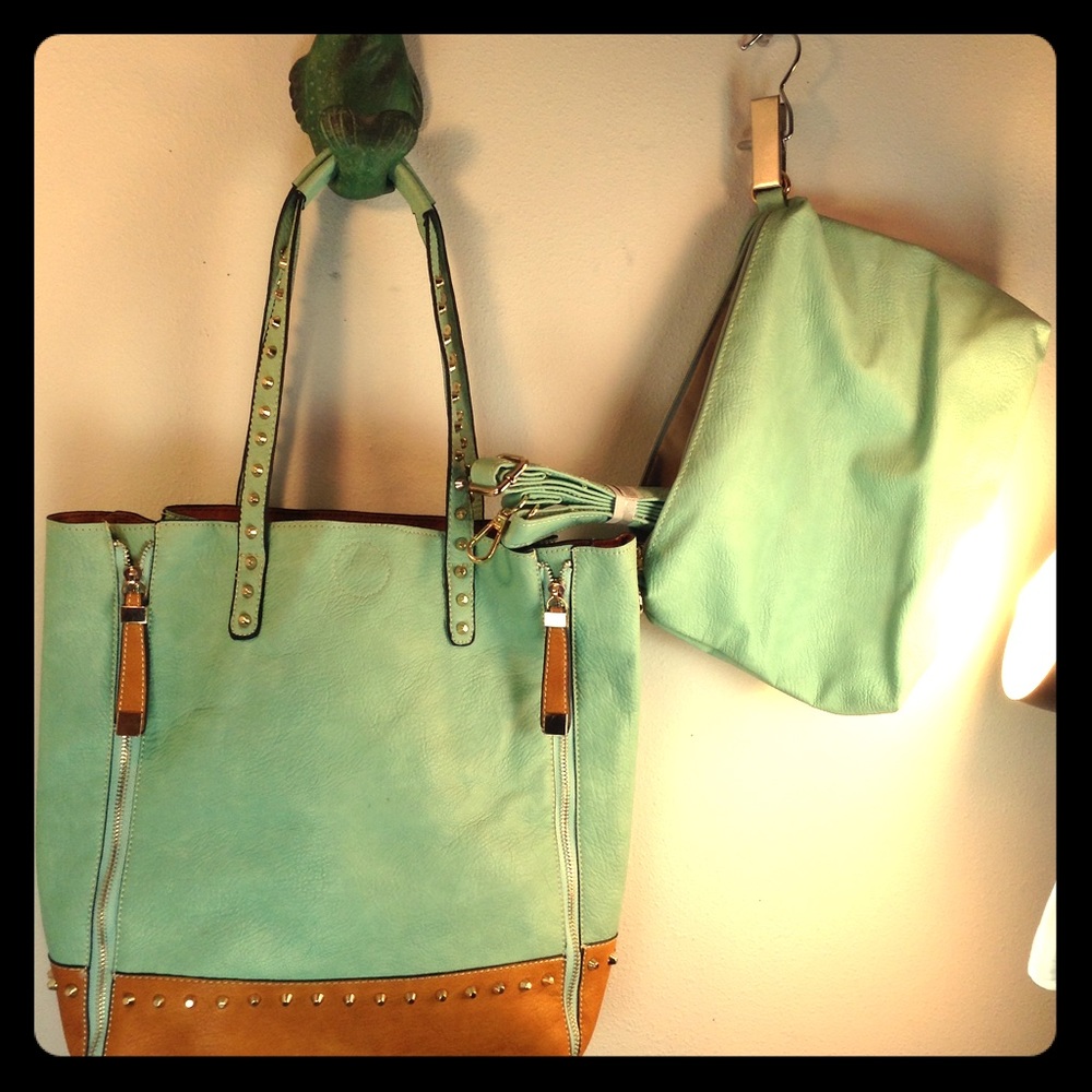 Gorgeous Purse w/matching Pouch